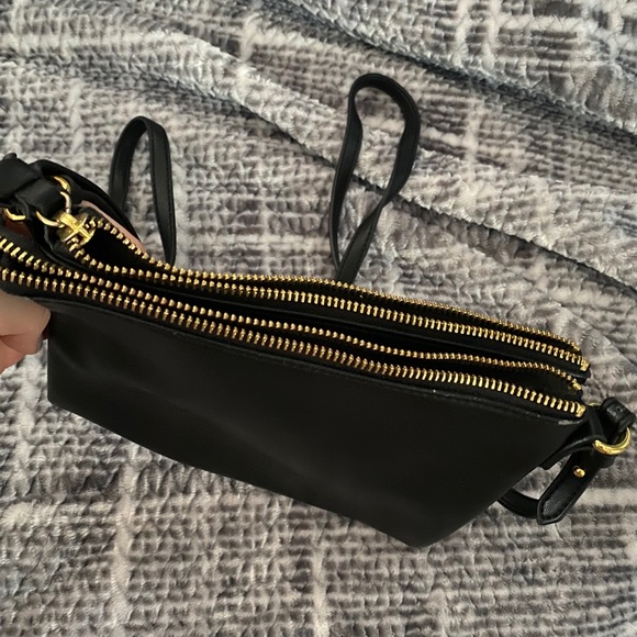 Dual compartment black crossbody bag - Picture 2 of 3